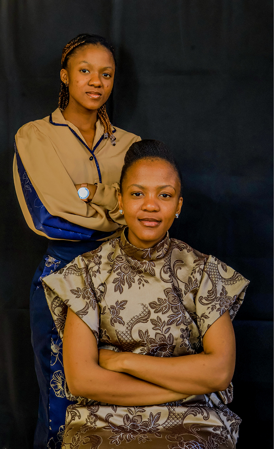 A man kissing his pregnent wife's belly